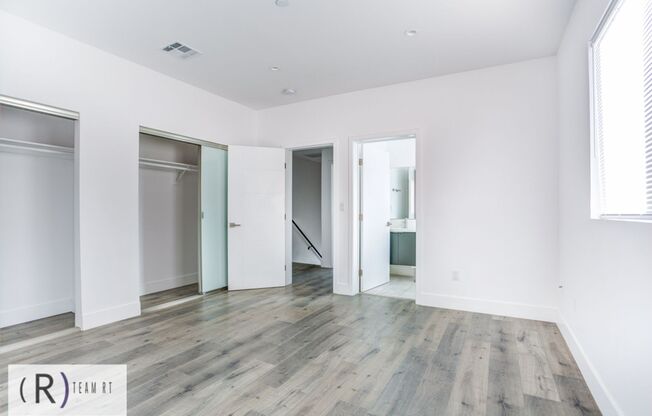 3 beds, 3 baths, 1,565 sqft, $3,600, Unit 11639 1/2 Burbank Blvd