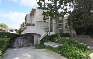 2 beds, 1.5 baths, $2,400, Unit 03