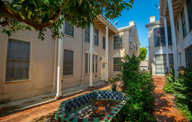 Crenshaw Park Apartments