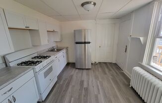 2 beds, 1 bath, 700 sqft, $1,250, Unit Unit 2