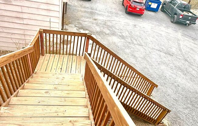 207 MIDWAY AVE