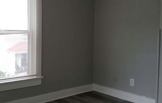 4 beds, 1 bath, $975