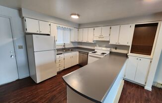 2 beds, 1 bath, 780 sqft, $1,100, Unit 42