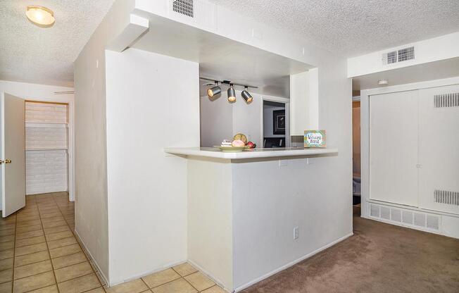 2 beds, 1 bath, 871 sqft, $899