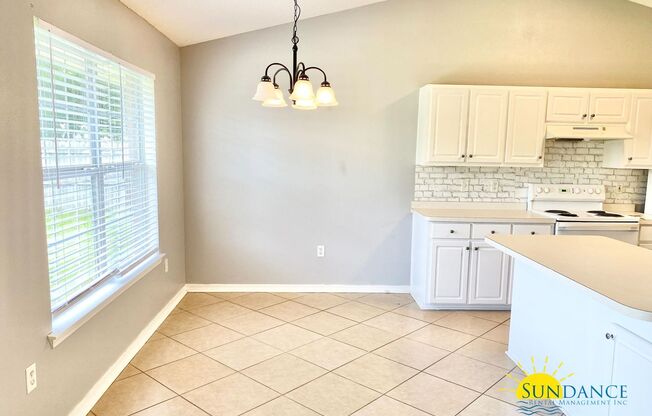 Gorgeous 4 Bedroom Home in Navarre!