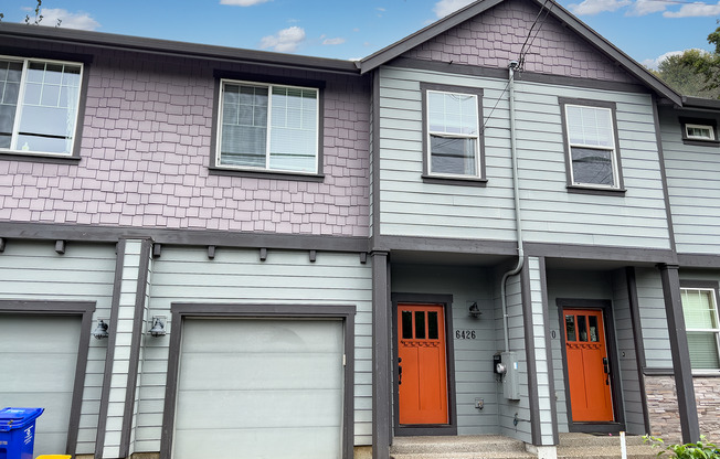 Beautiful 3 bedroom, 2.5 bath home in North Portland! Amazing Modern Kitchen and Great Natural Lighting!!