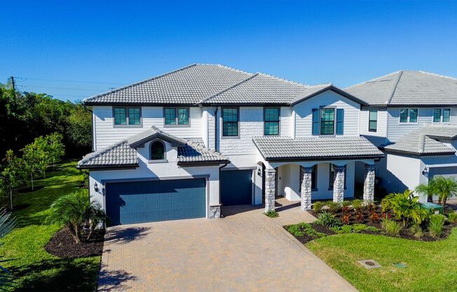 Immaculate 5-bedroom, 4,5-bathroom LUXURY pool home in Fort Myers