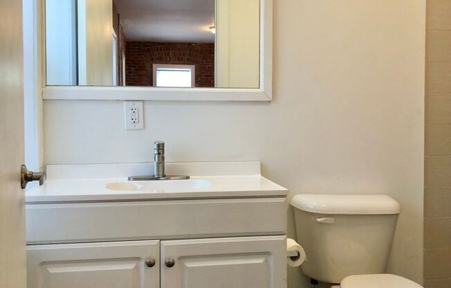 Studio, 1 bath, 430 sqft, $895, Unit Unit #2