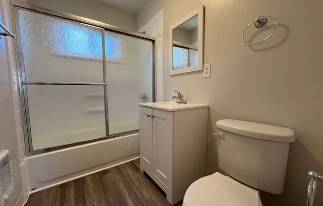 2 beds, 1 bath, 800 sqft, $2,195, Unit 28
