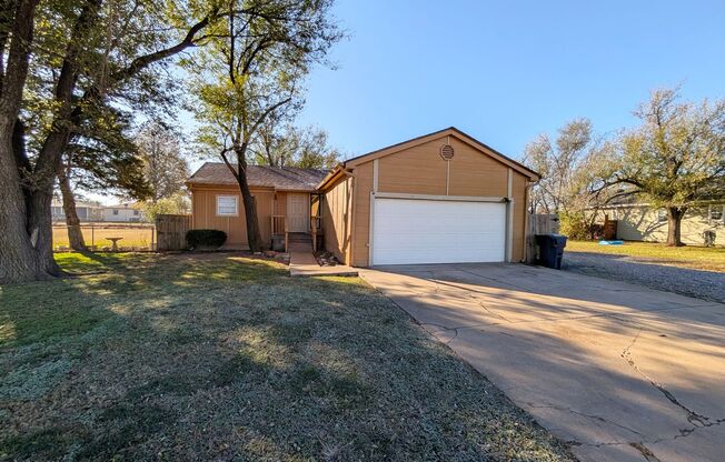 3 Bed/2 Bath Close to I35