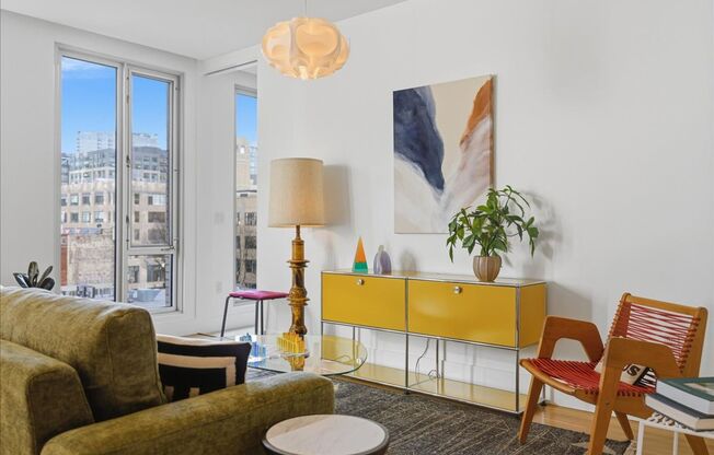 937 Condos - South Facing 2 bed/2 bath w/parking/storage/concierge/all utilities except electricity (PEARL DISTRICT)