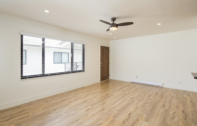 2 beds, 1.5 baths, 929 sqft, $2,775, Unit South Bay Apt TIC (Investors NP LLC/South Bay LLC)-00-20