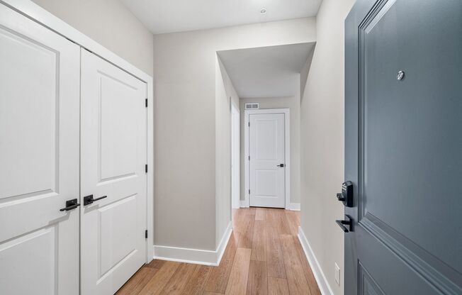 2 beds, 2 baths, 858 sqft, $1,749, Unit 212