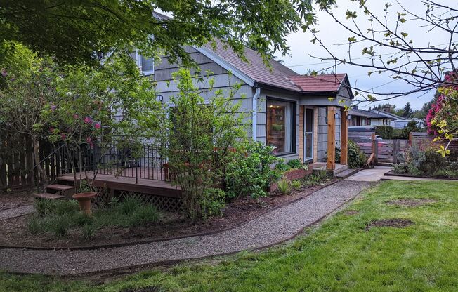 Brentwood-Darlington, 4 bed/2 bath, large fenced yard, finished basement