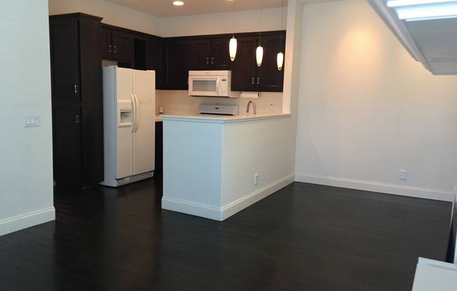 Orleans: 2 Bedroom 2 Bath Condo,