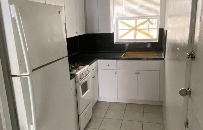 1 bed, 1 bath, $1,750, Unit 300 #1