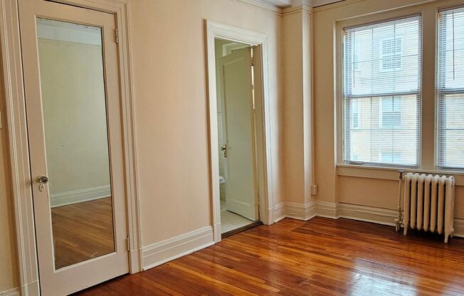 1 bed, 1 bath, 550 sqft, $1,375, Unit 715