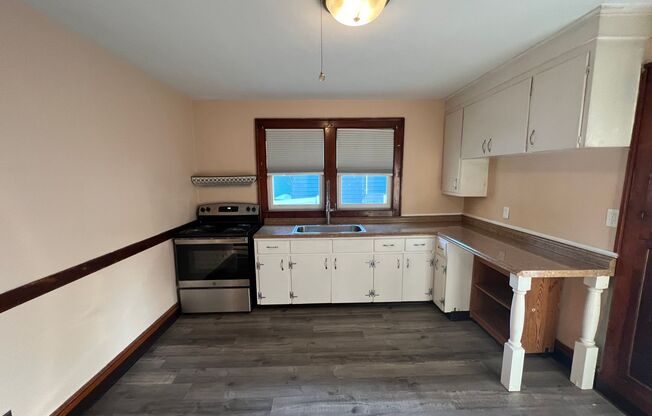 2 beds, 1 bath, $1,400, Unit Floor 1