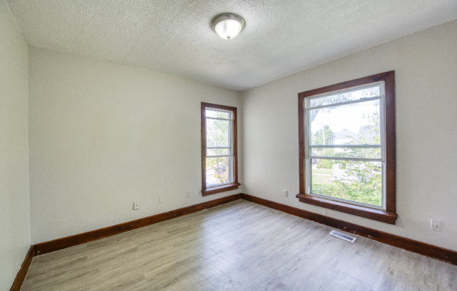 1012 SAINT ADALBERT AVE