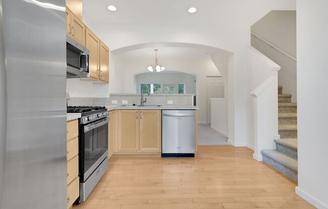 2 Bed/3 Bath Beautiful Beaverton Townhome!