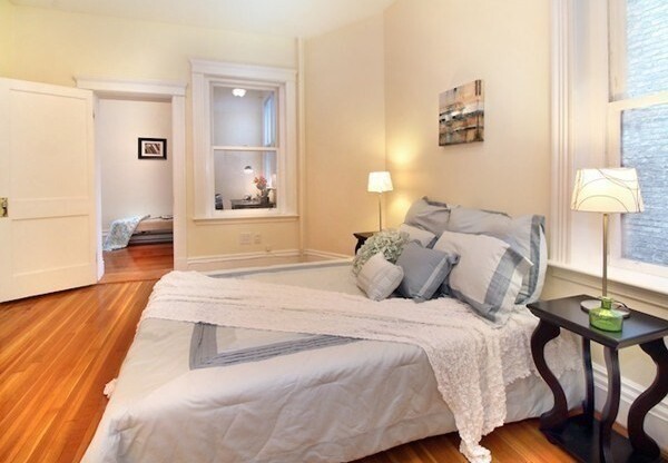 4 beds, 2 baths, 2,200 sqft, $6,300, Unit 1