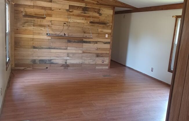 2 beds, 1 bath, $800