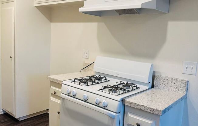 1 bed, 1 bath, 698 sqft, $2,050, Unit 36