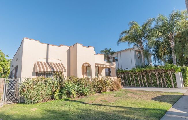 Beautiful 2 Bed +office, den garage, 1 Bath