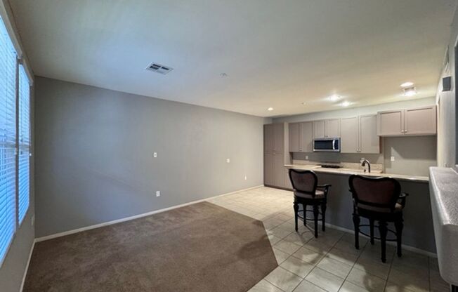 Beautiful Canyon Hills 2 Bedroom Condo for Lease!