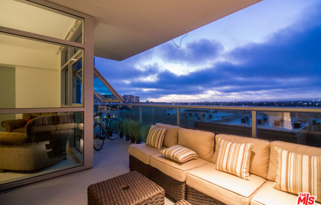 1 bed, 1.5 baths, 959 sqft, $4,495, Unit 719