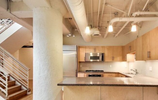 330 W 11th ST