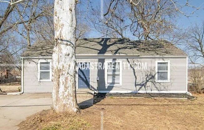 Beautiful 3 Bed/1 Bath Home in KCMO/Raytown Schools-Available in MAY!!