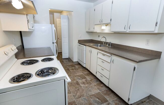 2 beds, 1 bath, 880 sqft, $1,525, Unit 32