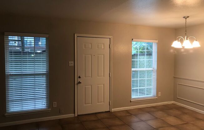 1 bed, 1 bath, 705 sqft, $900, Unit 25