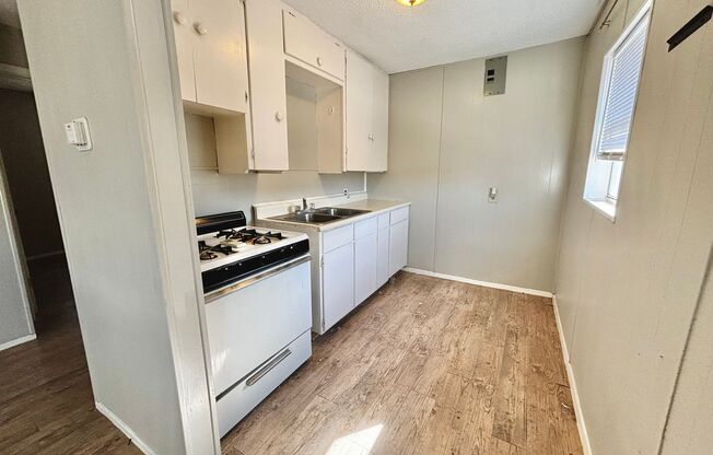 2 beds, 1 bath, 558 sqft, $600, Unit Rear unit 1805 Ave V