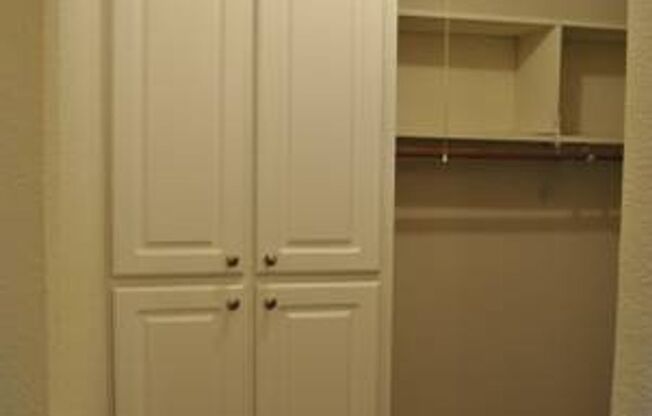 1 bed, 1 bath, 695 sqft, $1,950, Unit 425