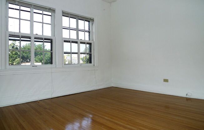 2 beds, 1 bath, 816 sqft, $1,300, Unit 24 - 316