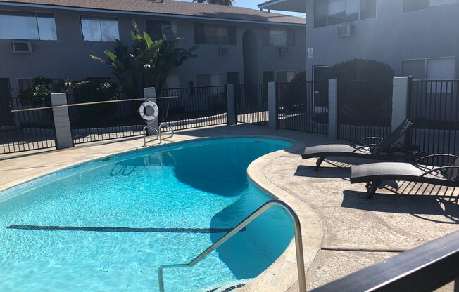 2 beds, 1 bath, $2,295, Unit 14