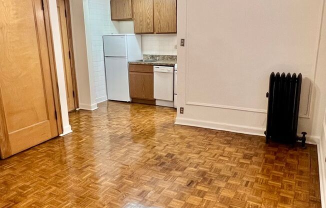 Studio, 1 bath, 300 sqft, $1,395, Unit 644-211