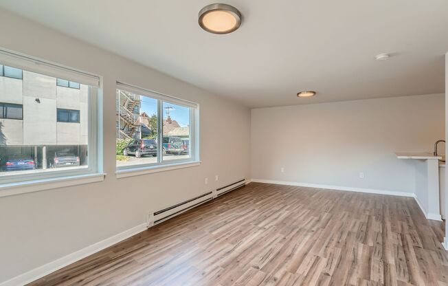Spacious Apartment on Alki Beach!
