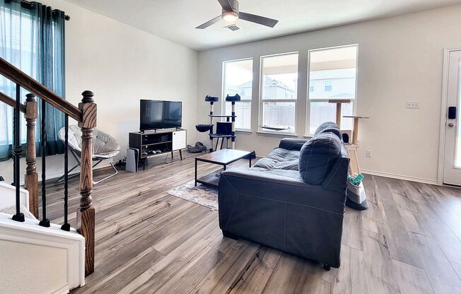 Stunning 3/BR 2.5/BA Home for Rent in Georgetown!