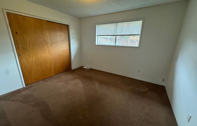 2 beds, 1 bath, $1,100