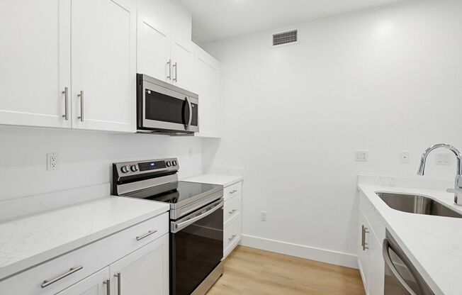 2 beds, 2 baths, 725 sqft, $2,895, Unit 2201