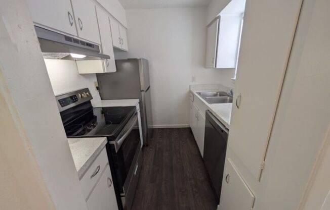 1 bed, 1 bath, 784 sqft, $850, Unit 35-B