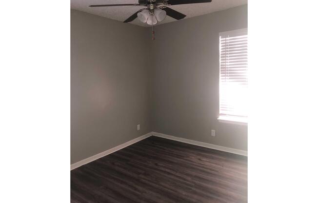 3 beds, 2 baths, 998 sqft, $1,310