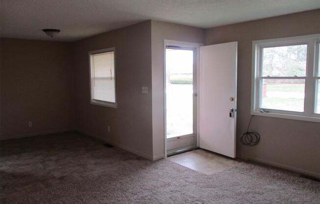 2 beds, 1 bath, $750