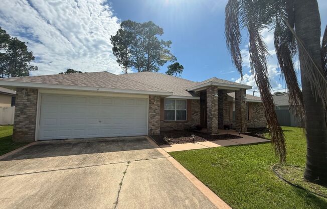 Spacious 4/3 Home in Indian Trails.