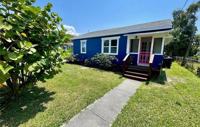 Stylish 3 Bed 2 Bath Remodeled Home in Palmetto Beach