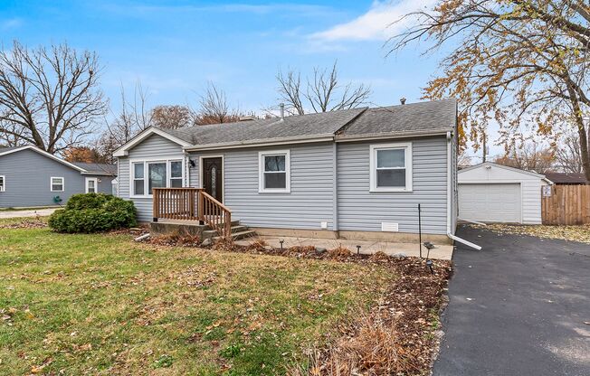 Charming 3-Bedroom Home with Bonus Room in Plainfield SD 202