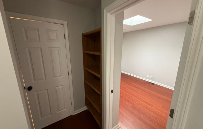 2 beds, 1.5 baths, $2,550, Unit 307